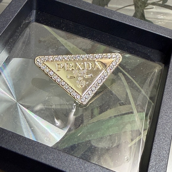 Prada - Picture 4 of 7